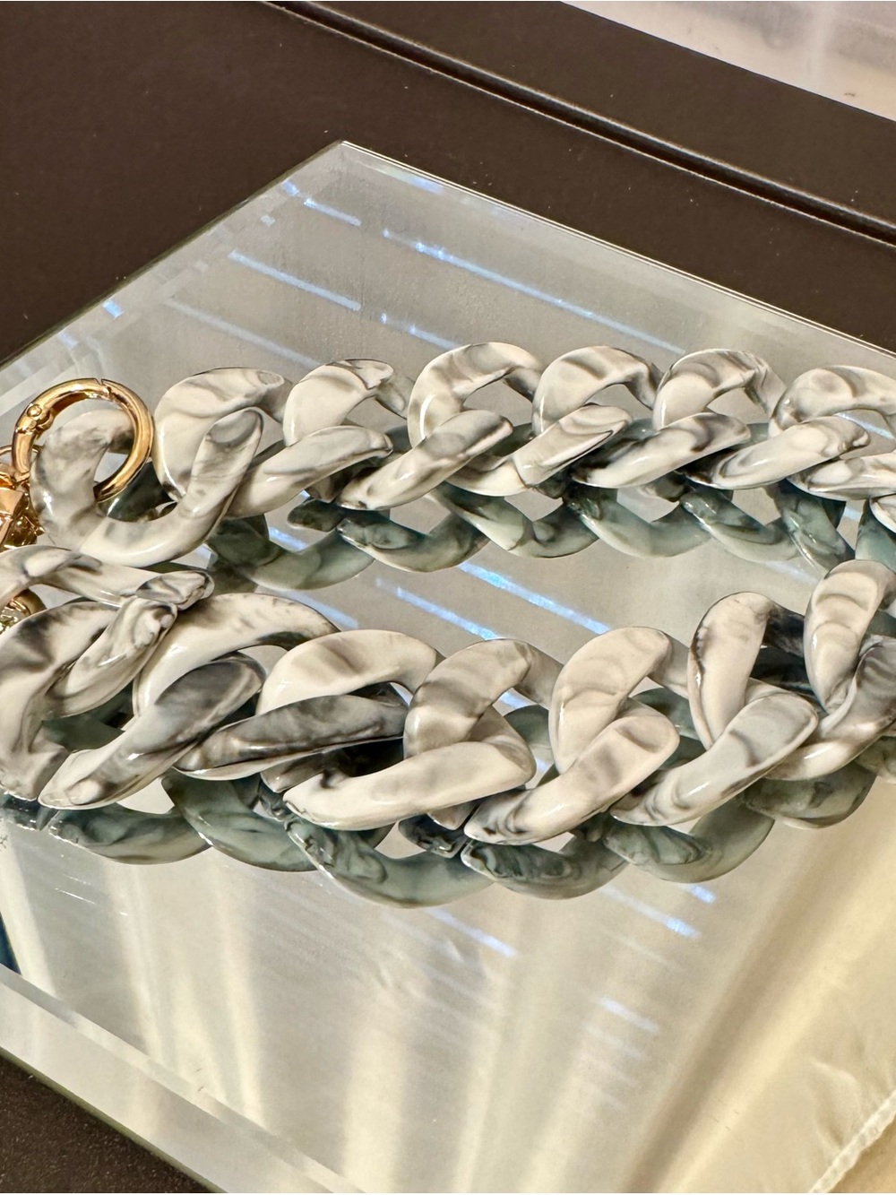 Marble-Effect Bag Chain - Picture 5 of 8